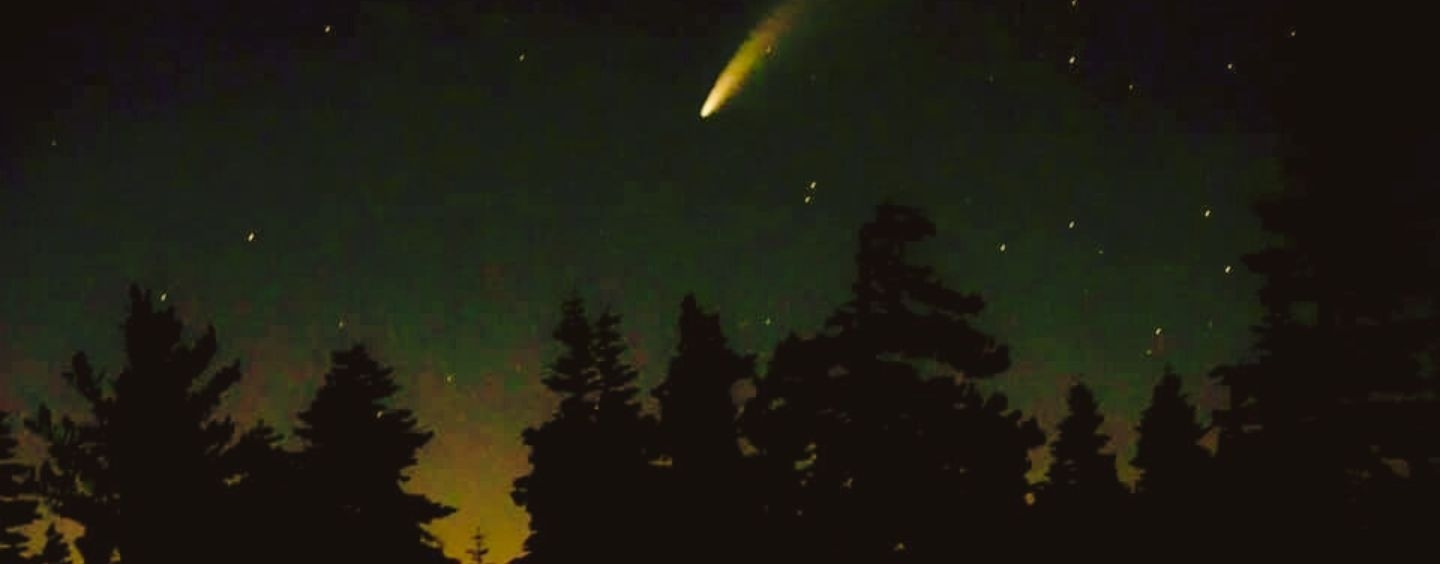 Sierra Astronomy: comet in sky